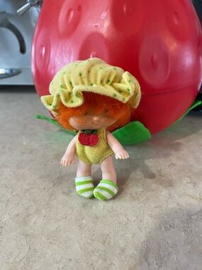 Vintage Kenner 1982 strawberry shortcakes doll Apple Dumpling baby